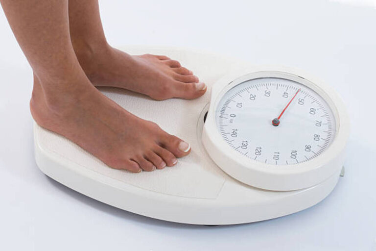 Weight Lose Without Going to the Gym: A Complete Guide | बिना जिम जाए वजन कैसे घटाएं: एक पूरी गाइड