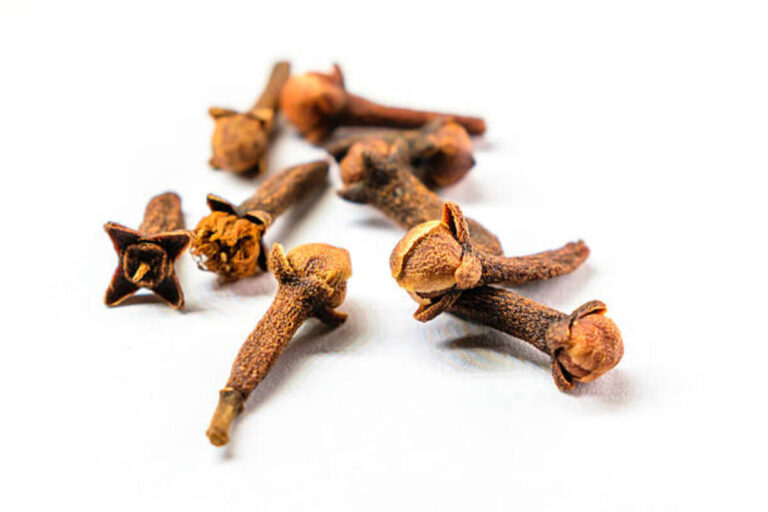 Why Should You Drink Clove Tea After Meals? | भोजन के बाद लौंग की चाय क्यों पीनी चाहिए?