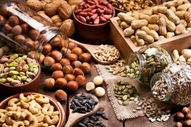 10 Nuts and Seeds Loaded with Protein (and How to Eat Them for Maximum Health Benefits) | 10 नट्स और सीड्स जो प्रोटीन से भरपूर हैं (और उन्हें स्वास्थ्य के लिए सबसे अच्छे तरीके से कैसे खाएं)